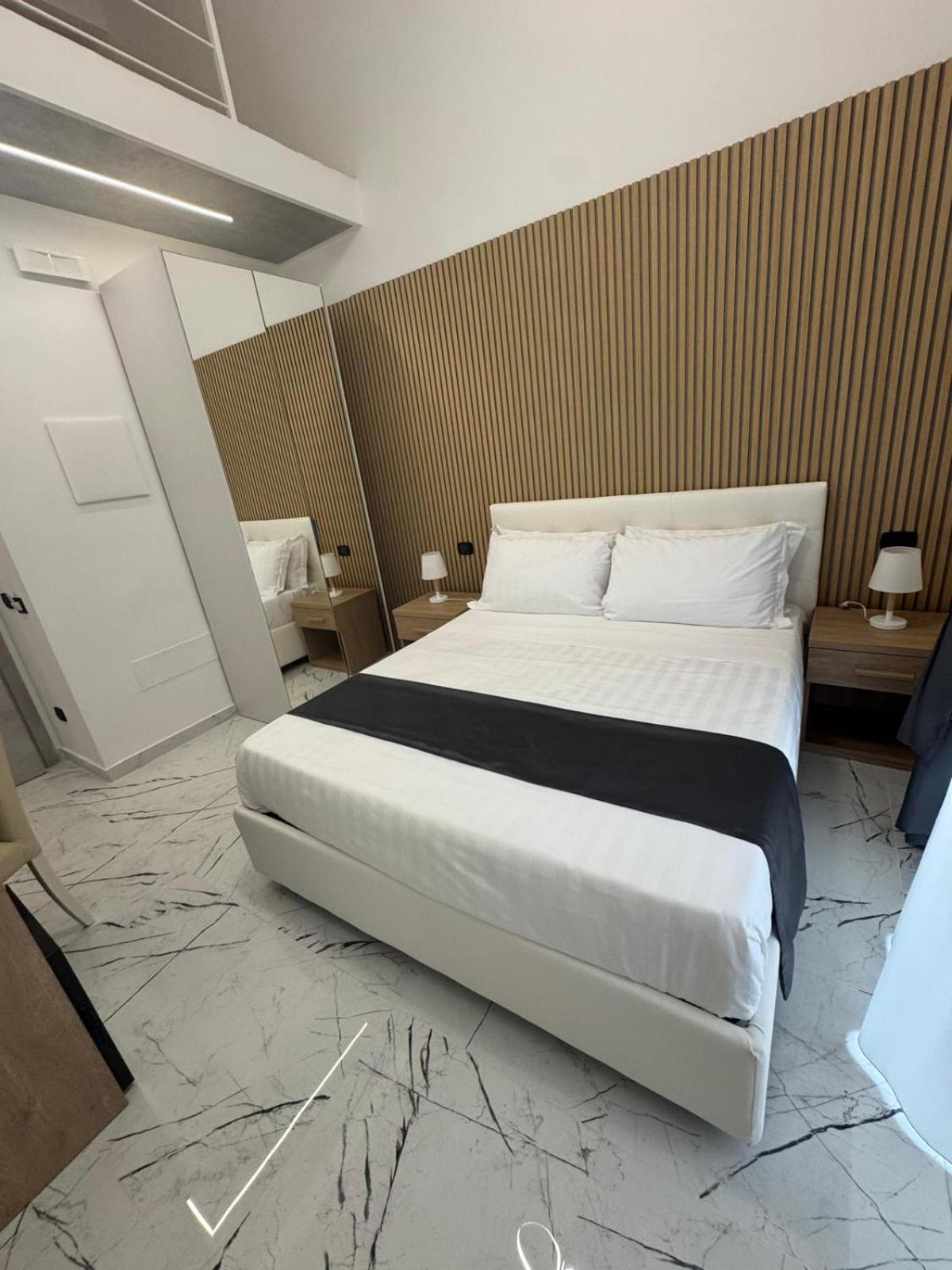 Hotiday Room Collection - Napoli Sant'Arcangelo Екстер'єр фото